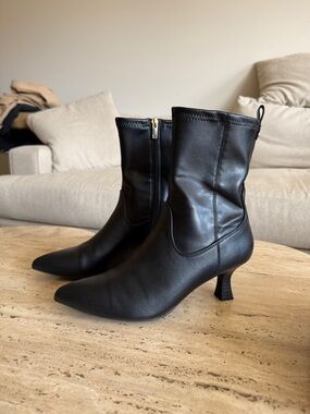 Black Pointed-Toe Mid-Kitten Heel Ankle Boots - Women